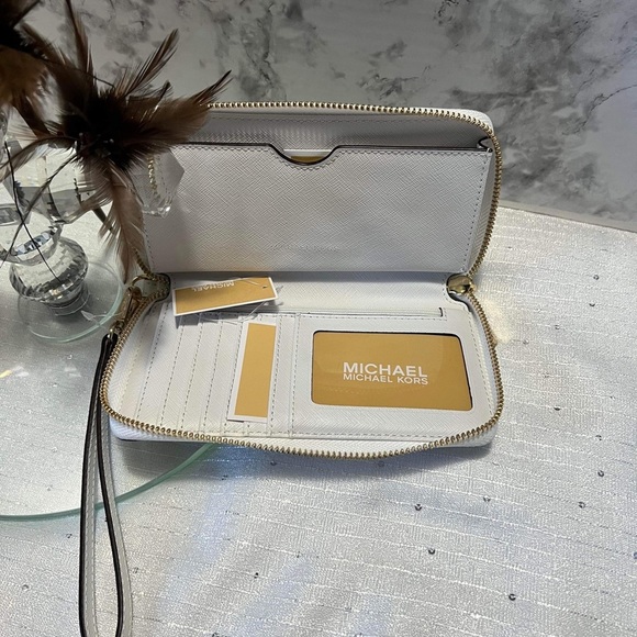 Michael Kors - Picture 4 of 4